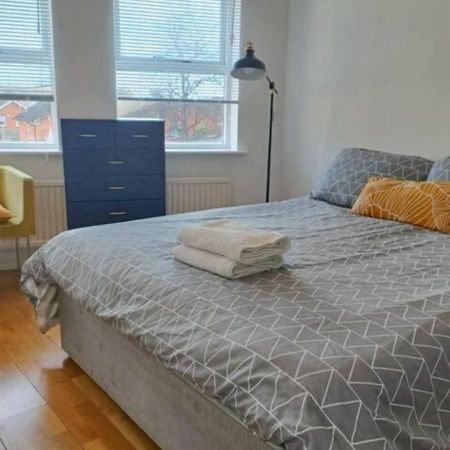 2 Bed Functional House Close To Manor Park Train Station London Ngoại thất bức ảnh