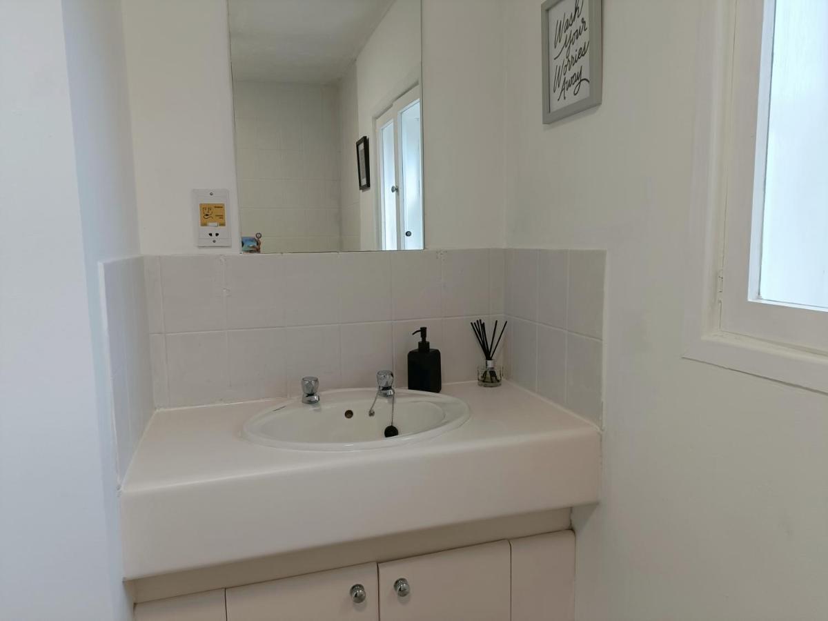 2 Bed Functional House Close To Manor Park Train Station London Ngoại thất bức ảnh