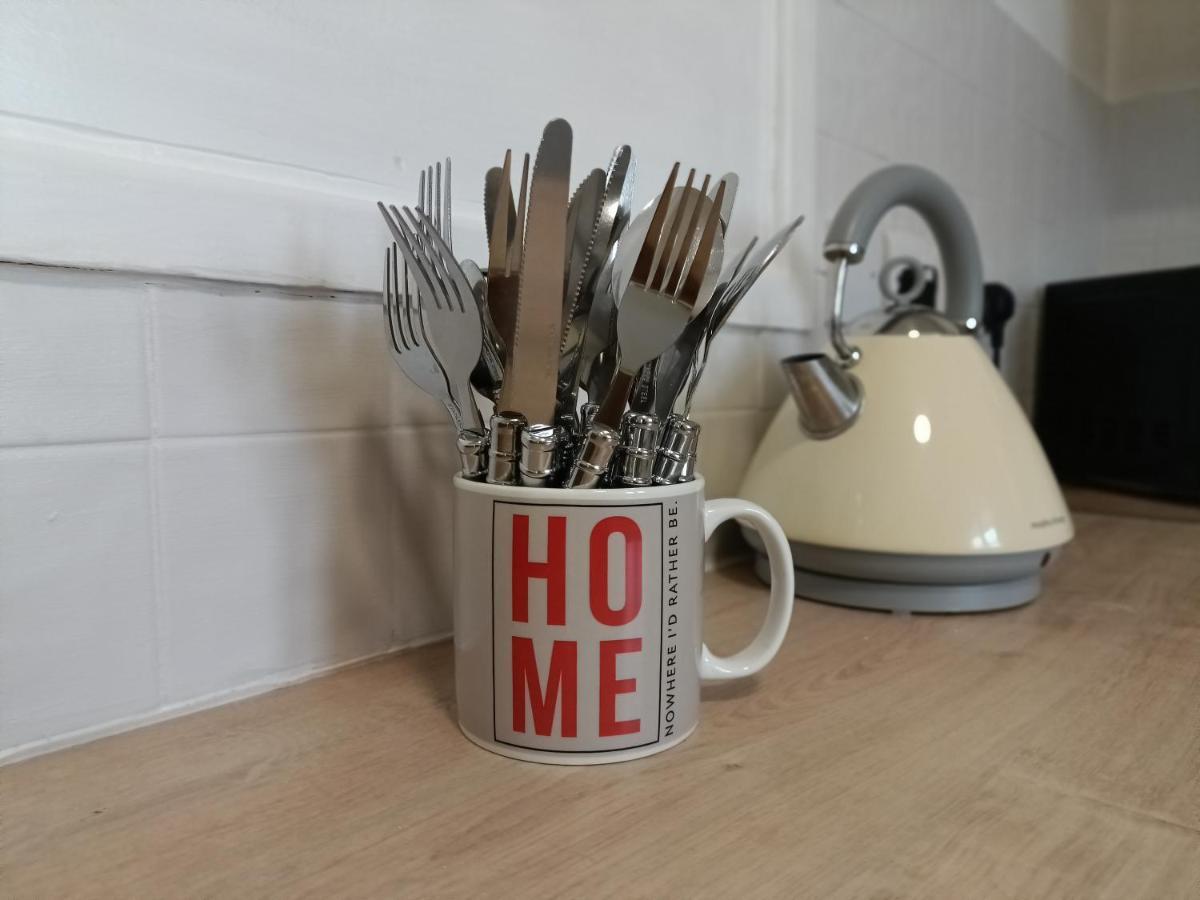 2 Bed Functional House Close To Manor Park Train Station London Ngoại thất bức ảnh